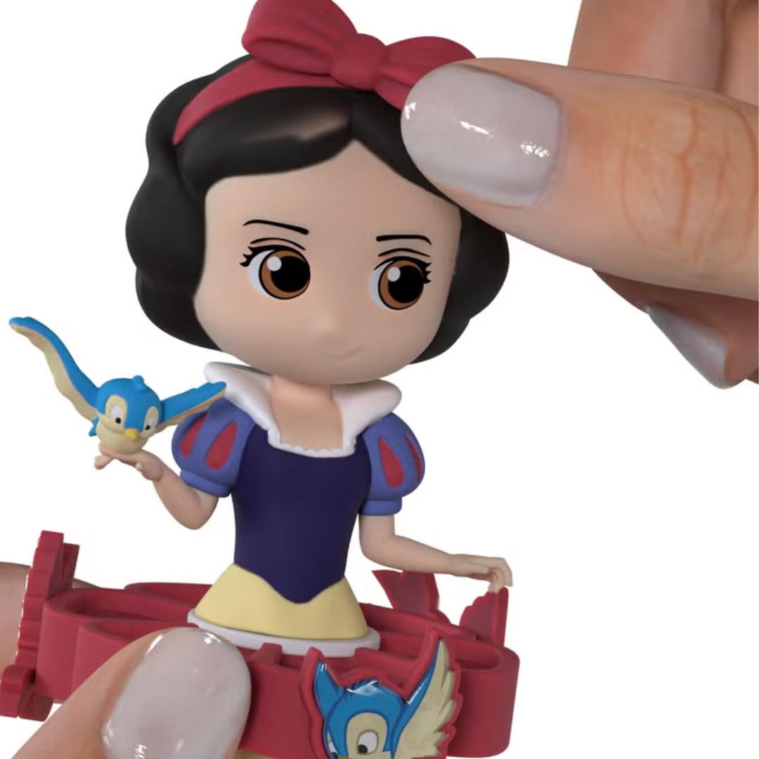 EOLO SNOW WHITE FIDGET DOLL W/KEYCHAIN, Ages 3+