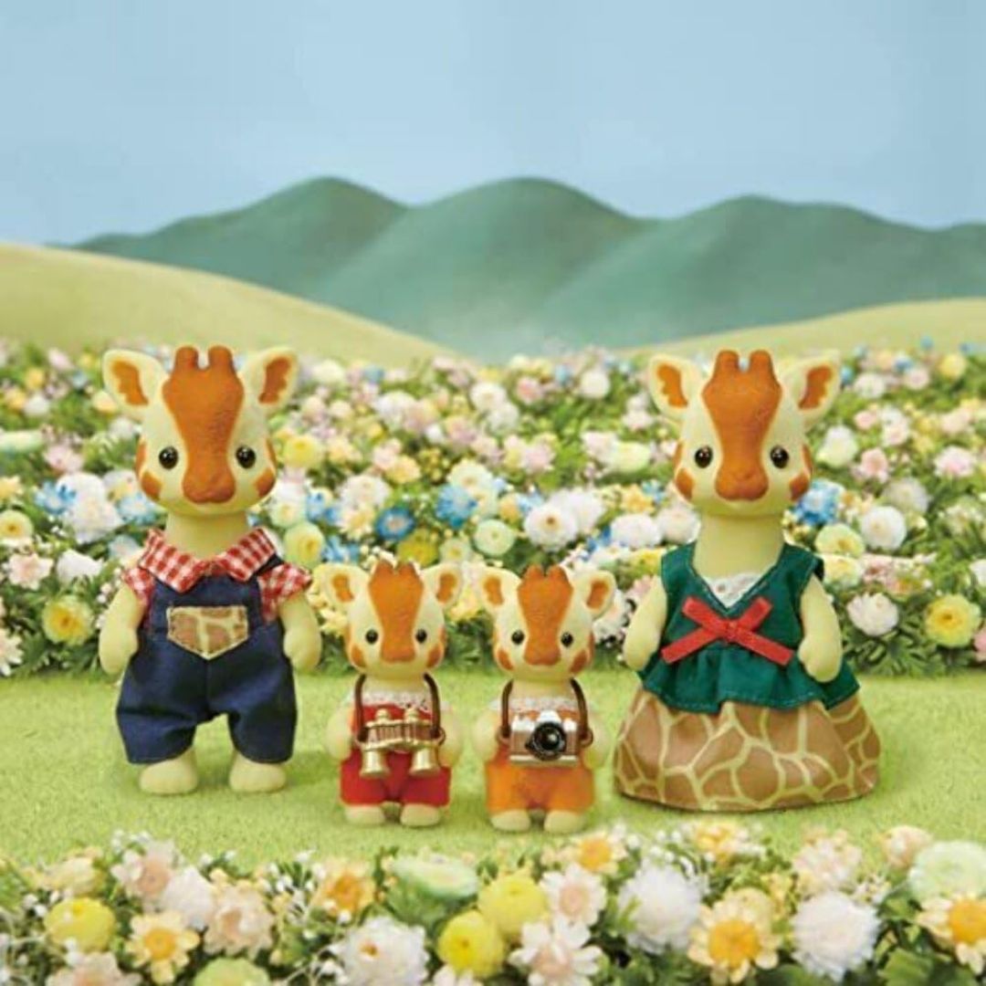 SYLVANIAN FAMILIES HIGHBRANCH GIRAFFE FAMILY, Ages 3+