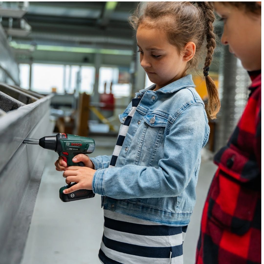 KLEIN BOSCH CORDLESS SCREWDRIVER,age:3-5,gender:unisex