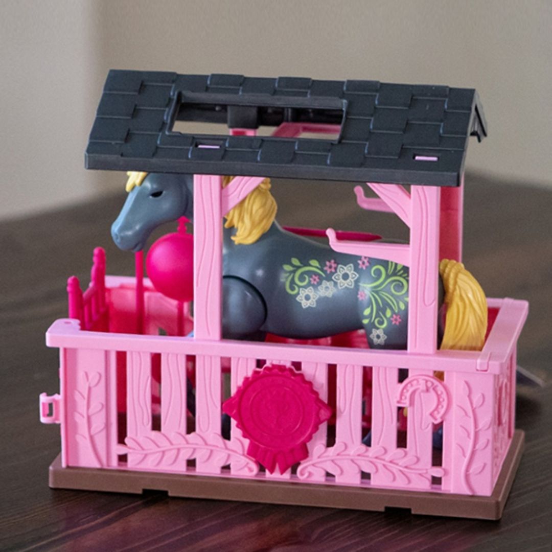 CHAPMEI BE MY OWN HAPPY HORSE PLAY STALL SET ASST, Ages 3+