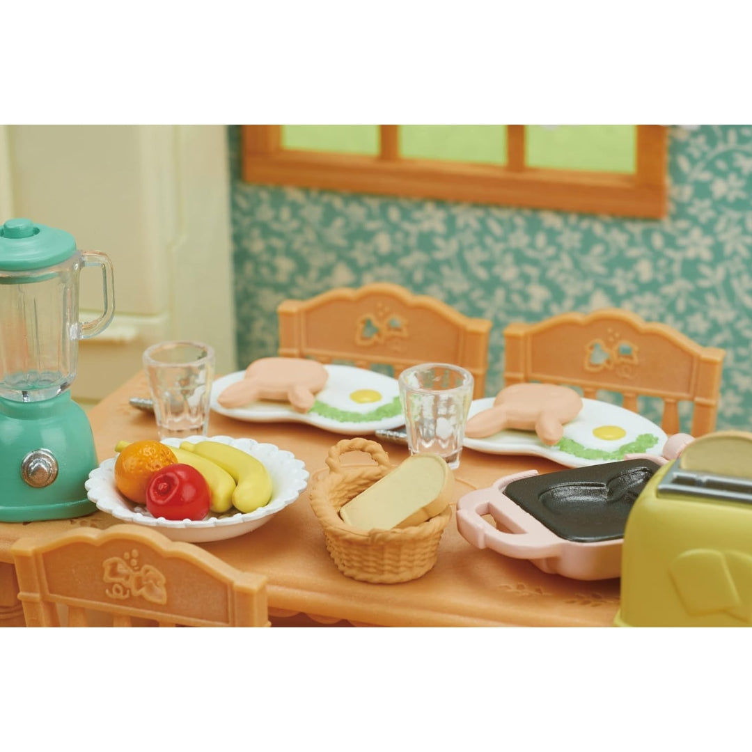 SYLVANIAN FAMILIES BREAKFAST PLAYSET, Ages 3+