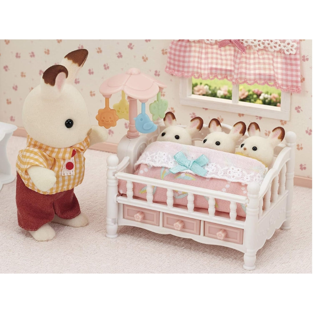 SYLVANIAN FAMILIES CRIB WITH MOBILE, Ages 3+