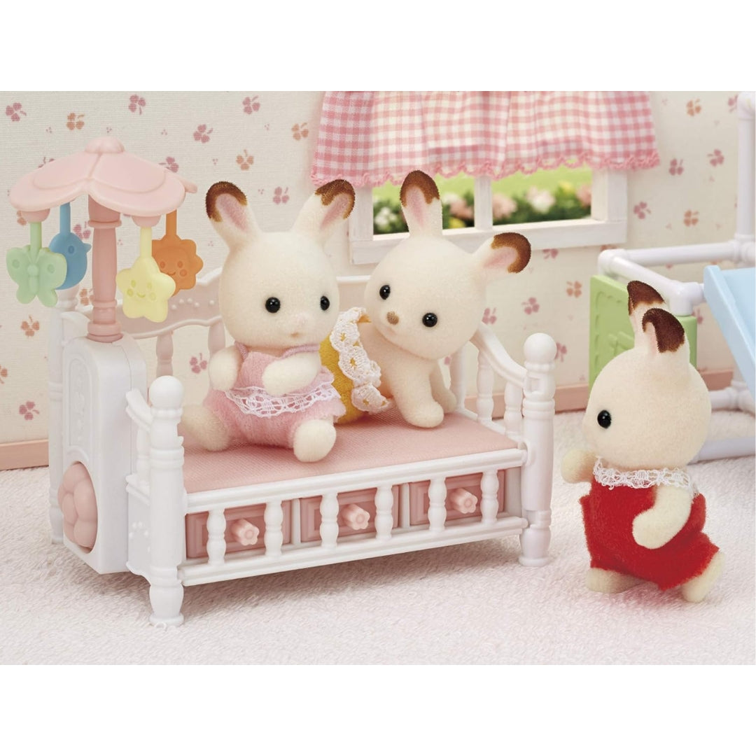 SYLVANIAN FAMILIES CRIB WITH MOBILE, Ages 3+