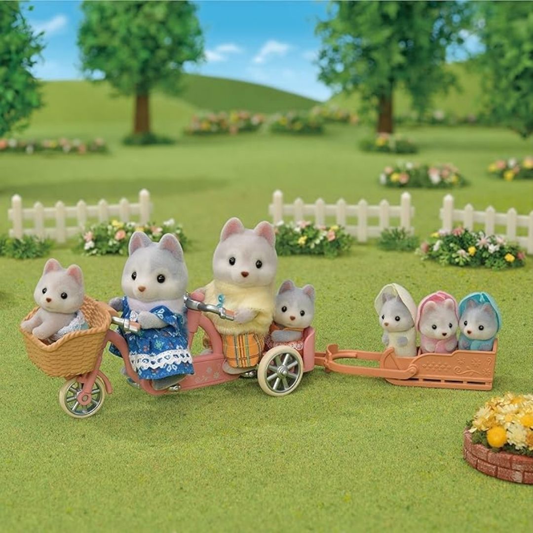 SYLVANIAN FAMILIES HUSKY FAMILY, Ages 3+