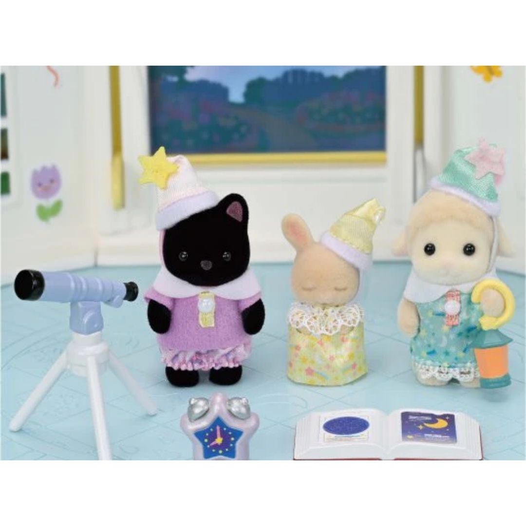 SYLVANIAN FAMILIES NURSERY FRIENDS -SLEEPOVER PARTY TRIO, Ages 3+