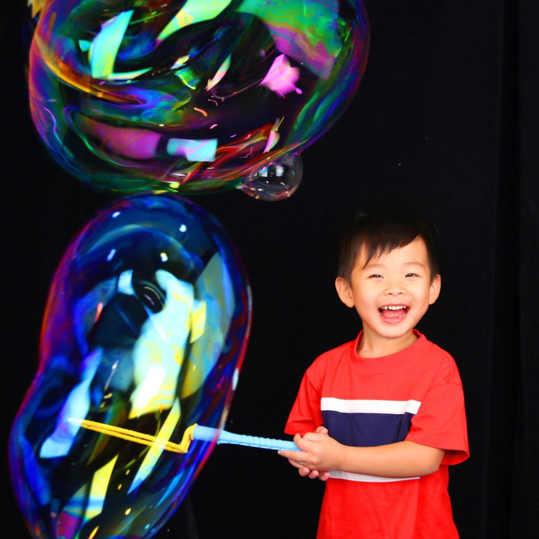 UNCLE BUBBLES FUN BIG BUBBLE WAND, Ages 3+