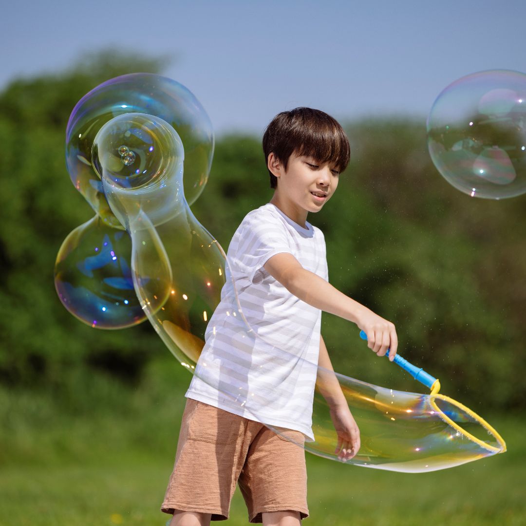 UNCLE BUBBLES FUN BIG BUBBLE WAND, Ages 3+
