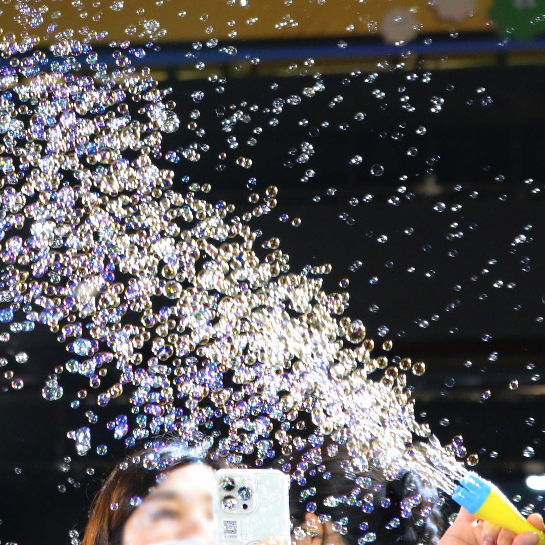 UNCLE BUBBLES FUN CONFETTI BUBBLER, Ages 3+