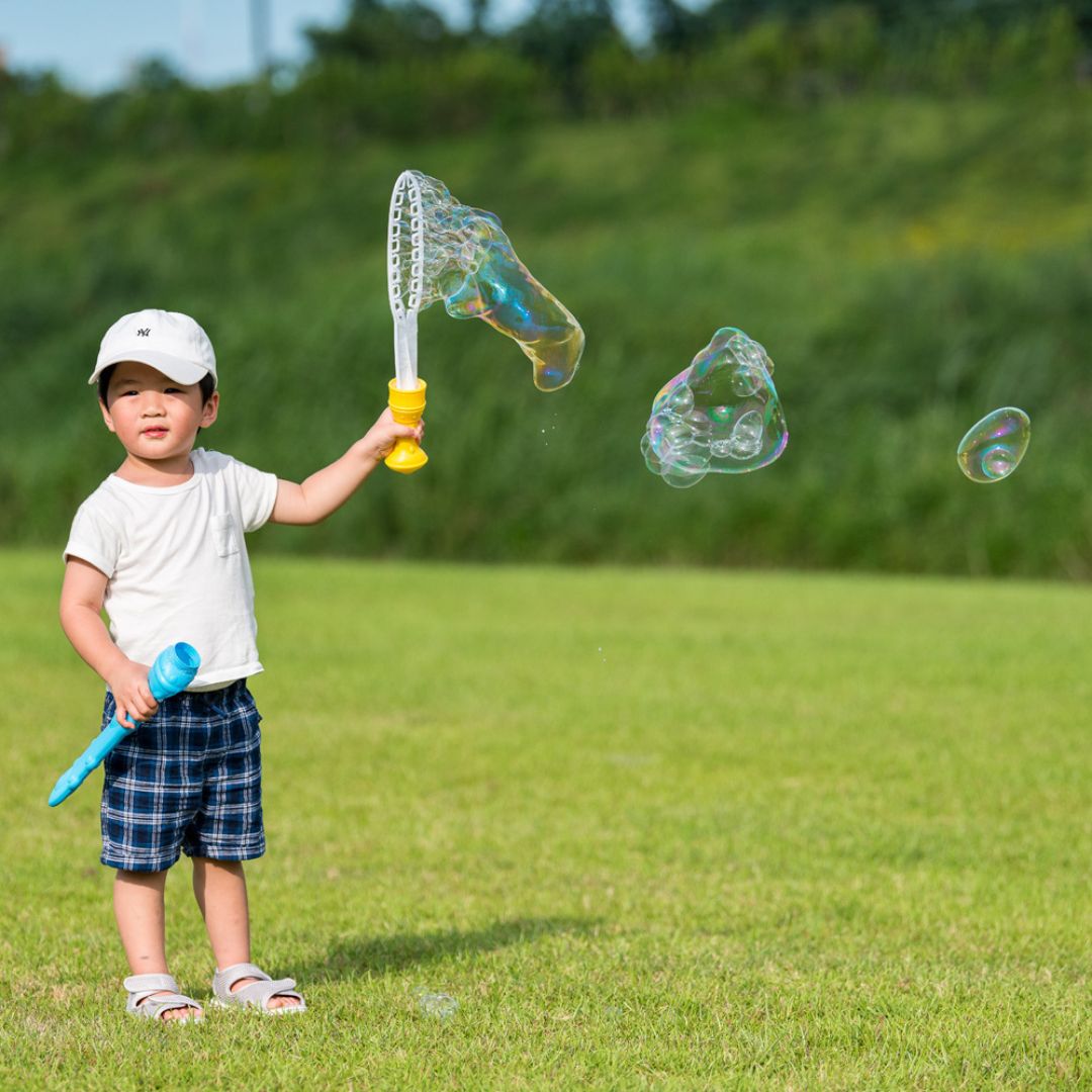 UNCLE BUBBLES FUN FANTASY SWORD, Ages 3+