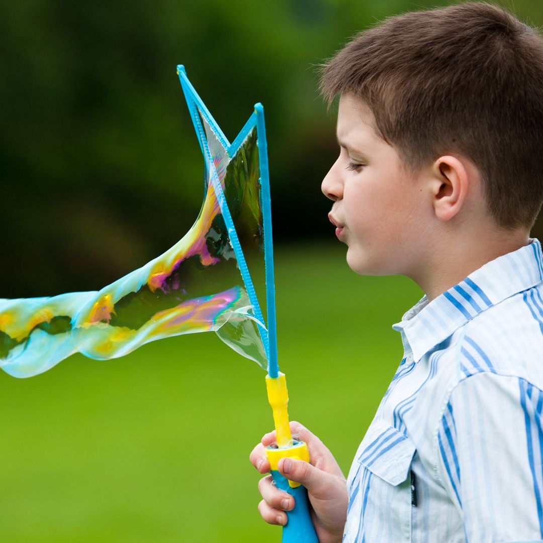 UNCLE BUBBLES GIANT SWORD MEDIUM, Ages 3+