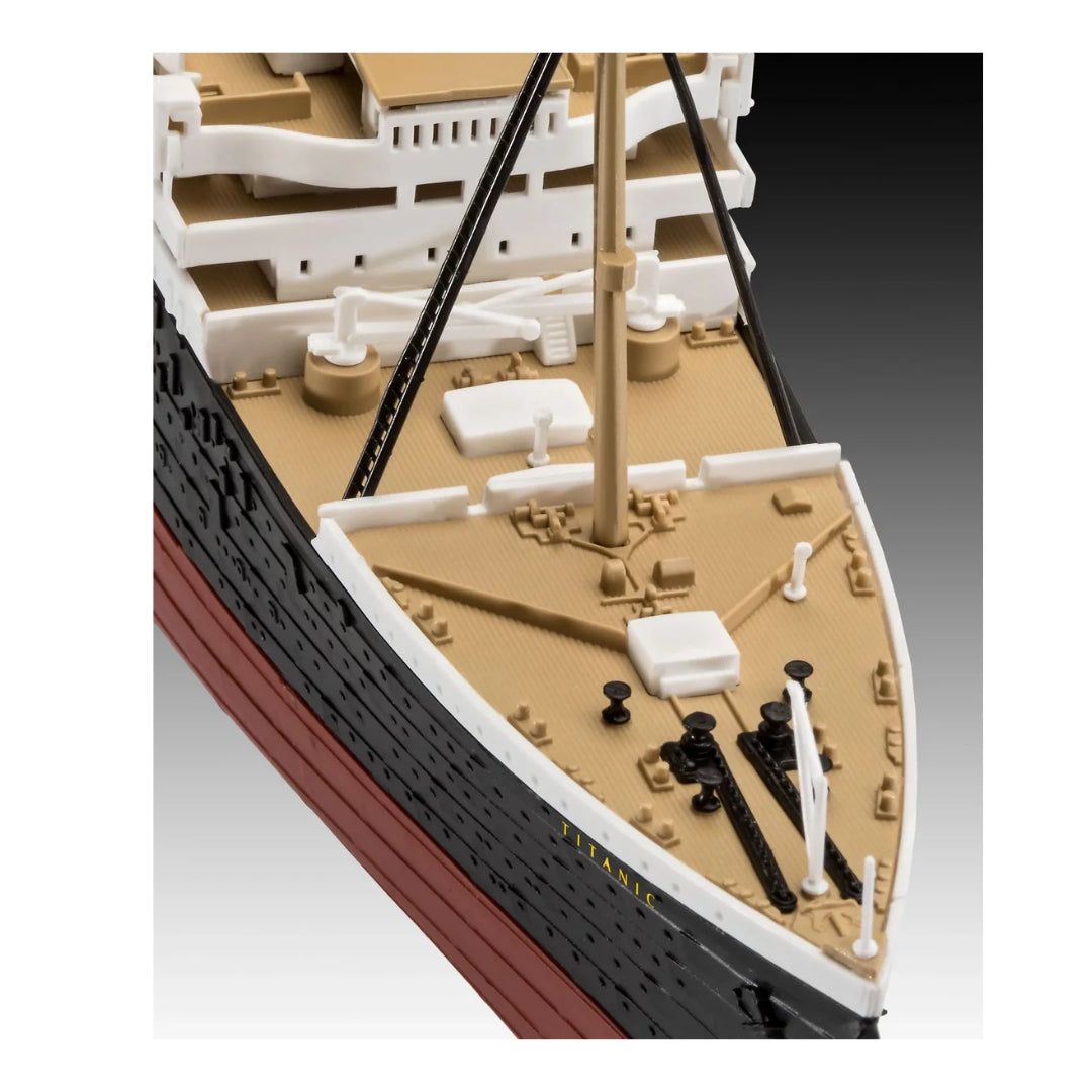 REVELL CONTROL R.M.S. TITANIC-ASSEMBLY KIT, Ages 10+
