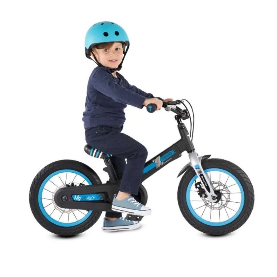 smarTrike Xtend MG magnesium alloy kids scooter in black and blue with extendable deck and adjustable handlebars